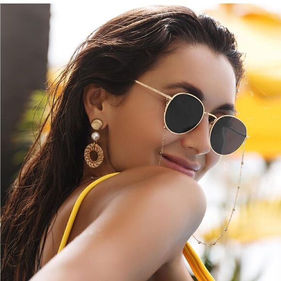 Classic Retro Sunnies with Chain Gradient Grey Lens - Picture 1 of 7